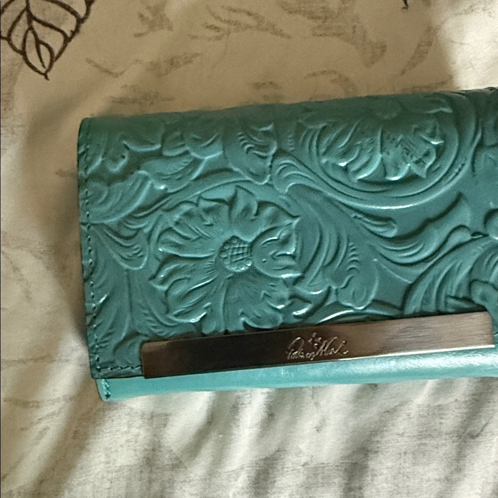 NWT PATRICIA NASH CAMETTI Leather Wallet in Blue Grass with great floral design!